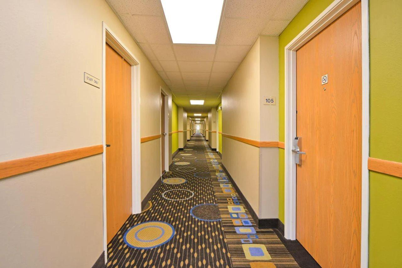 Regency Inn Geneseo Il I-80 Екстер'єр фото