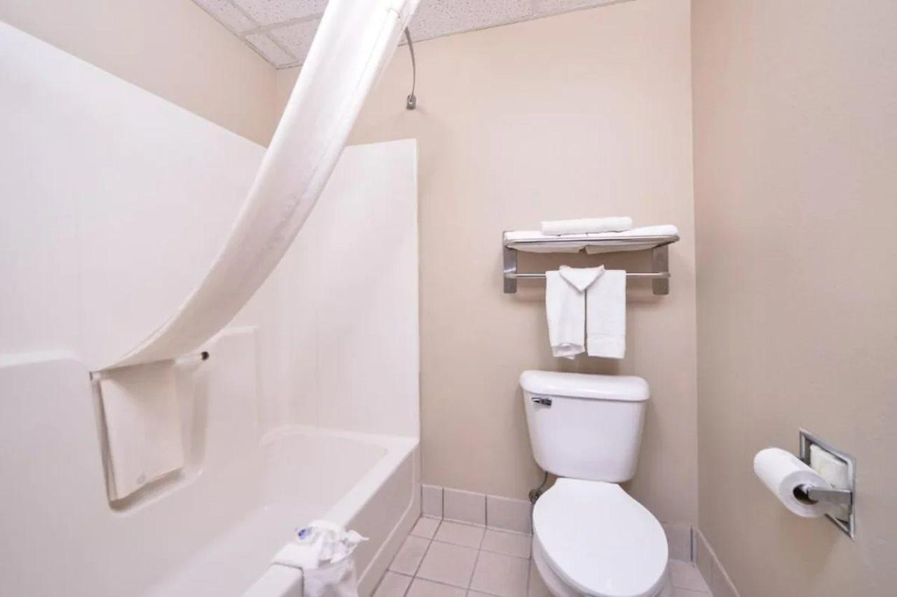 Regency Inn Geneseo Il I-80 Екстер'єр фото