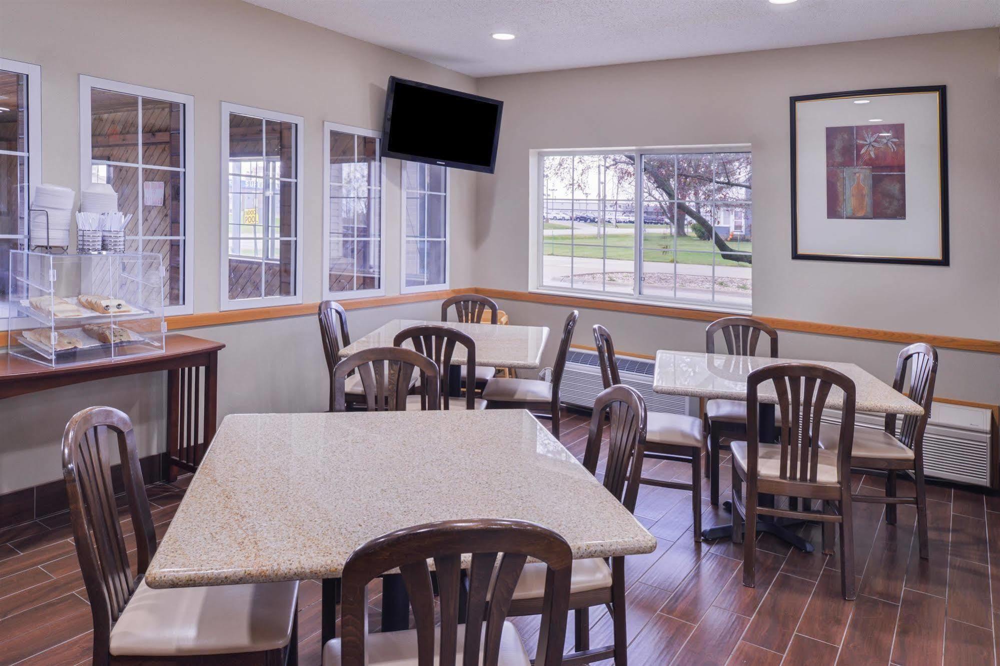 Regency Inn Geneseo Il I-80 Екстер'єр фото