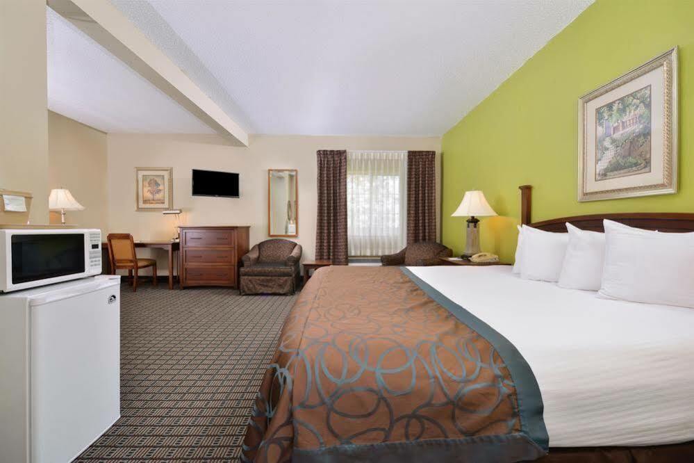 Regency Inn Geneseo Il I-80 Екстер'єр фото